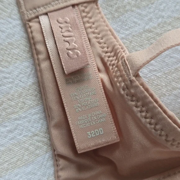 SKIMS Wireless Form Lightly Lined Bra Size:32DD Mica - Picture 8 of 8